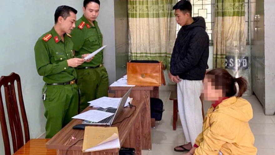Mâu thuẫn, dùng dao chém hàng xóm