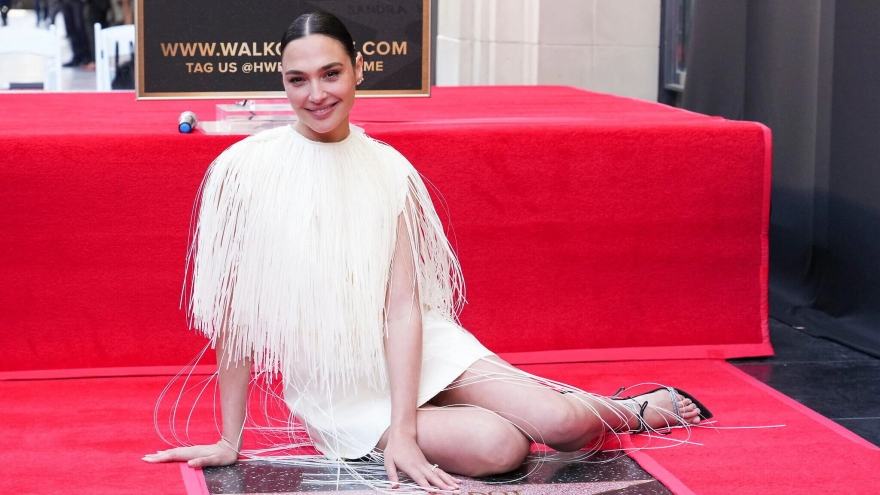 "Wonder Woman" Gal Gadot nhận sao trên Đại lộ Danh vọng