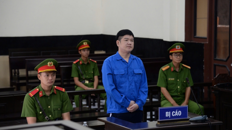 Một bị cáo chém người nhận 9 năm tù giam