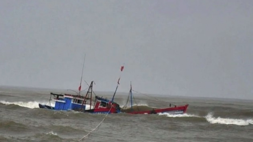 Fishing boat sinks in central Vietnam, four crew members go missing