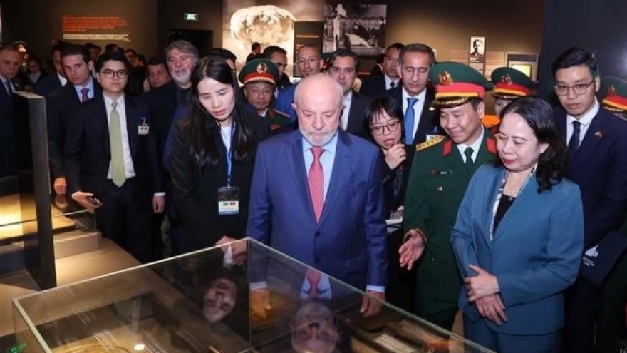 Brazilian President visits Vietnam Military History Museum