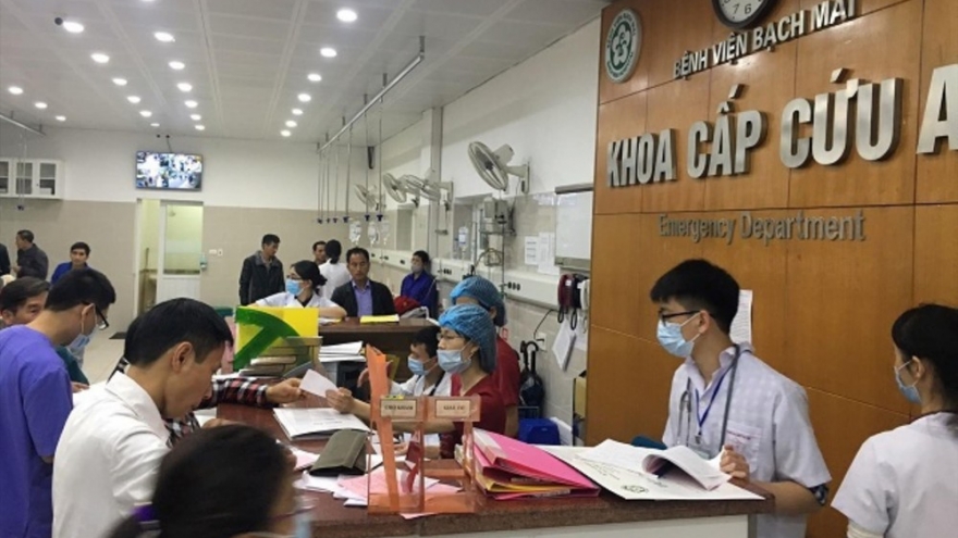 Bệnh viện Bạch Mai khuyên người dân tới khám vào "ngày rằm, mùng 1, tránh thứ 3"