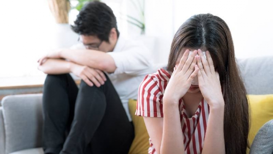 Bị vợ “cấm vận” dù mới cưới hơn 1 năm