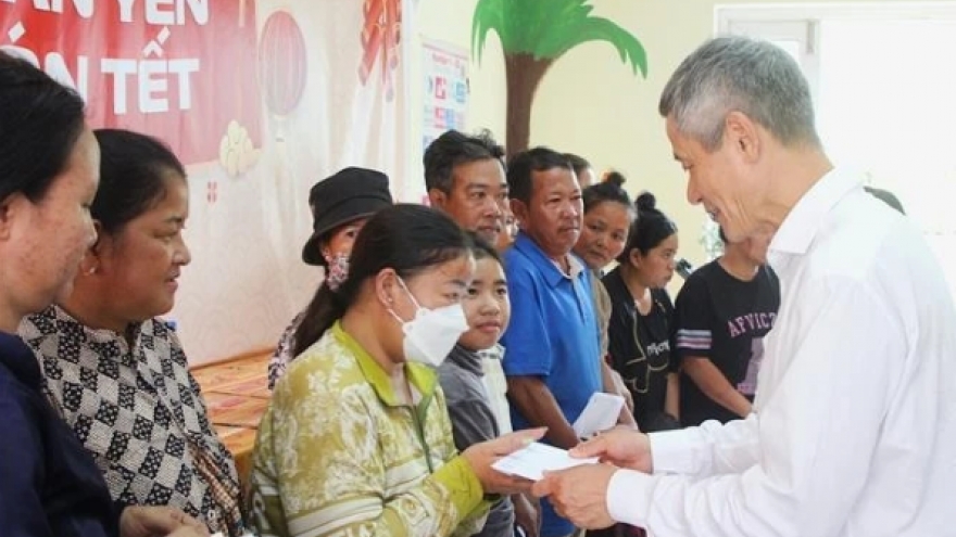 Vietnamese-origin people in northwestern Cambodia receive support