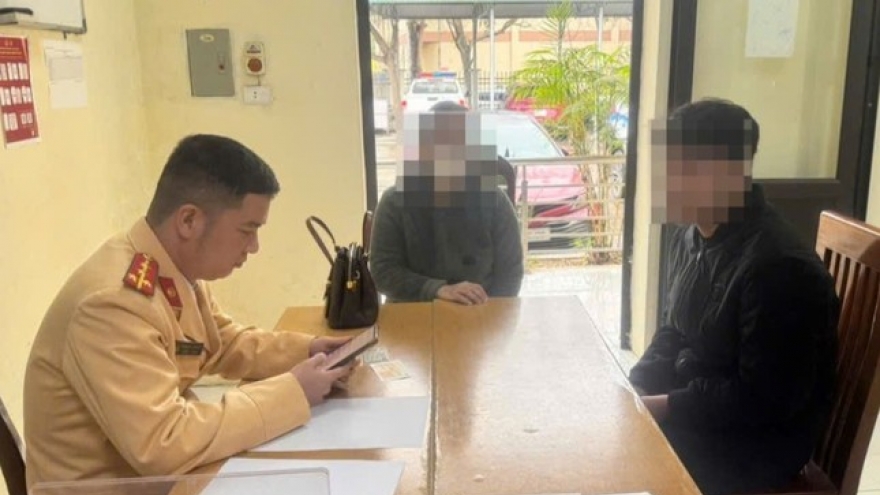 Xác minh nhóm người lái mô tô phân khối lớn buông 2 tay ở Quảng Nam