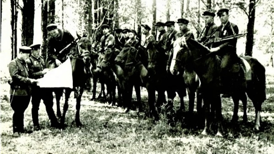 Vì lý do gì mà viên Đại úy được phong vượt cấp lên Thiếu tướng?