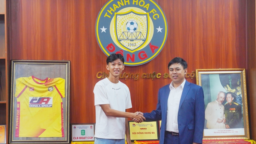 Tuyển thủ Lào đá trận ra mắt V-League khi nào?