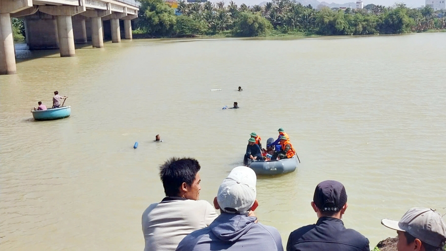 Tìm thấy 2 thi thể nữ giới trên sông, nghi nhảy cầu