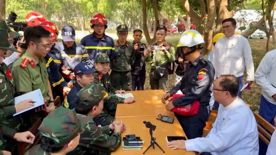 Vietnamese soldiers use ground-penetrating radar to locate Myanmar quake victims