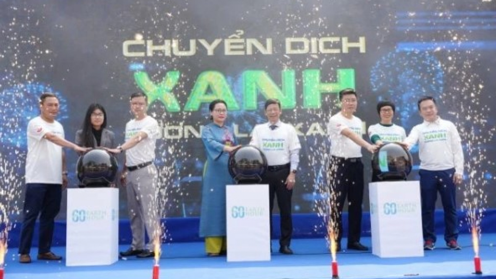 Earth Hour 2025 kicks off at Hoan Kiem Lake
