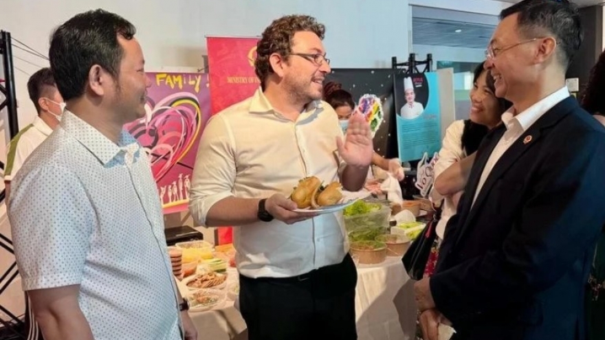 Vietnamese cuisine shines at 2025 Francophonie Food Festival in Singapore