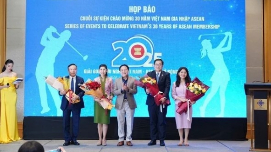 Vietnam-ASEAN Friendship Golf Open Tournament held to connect bussinessmen, diplomats