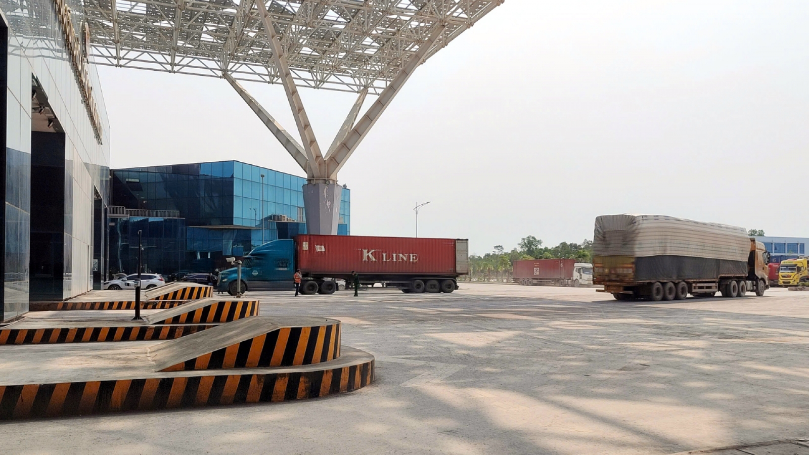 Xuất nhập khẩu 9 tháng tích cực nhưng cần tiếp tục theo dõi mức độ nhập siêu
