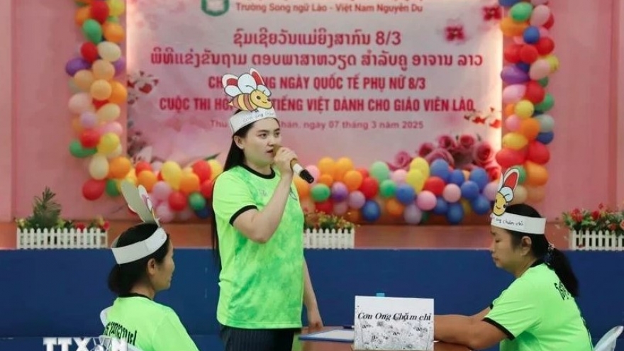 Lao teachers participate in Vietnamese language contest