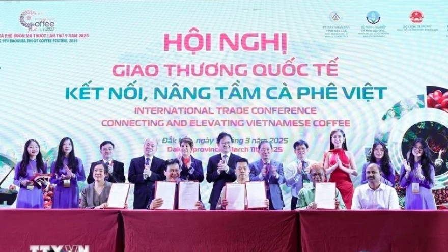 Dak Lak, Laos’ Attapeu province sign cooperation deal