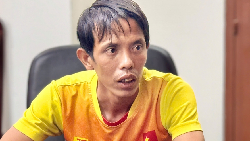 Khai quật tử thi bé trai 5 tuổi điều tra nghi án "bố dượng" bạo hành