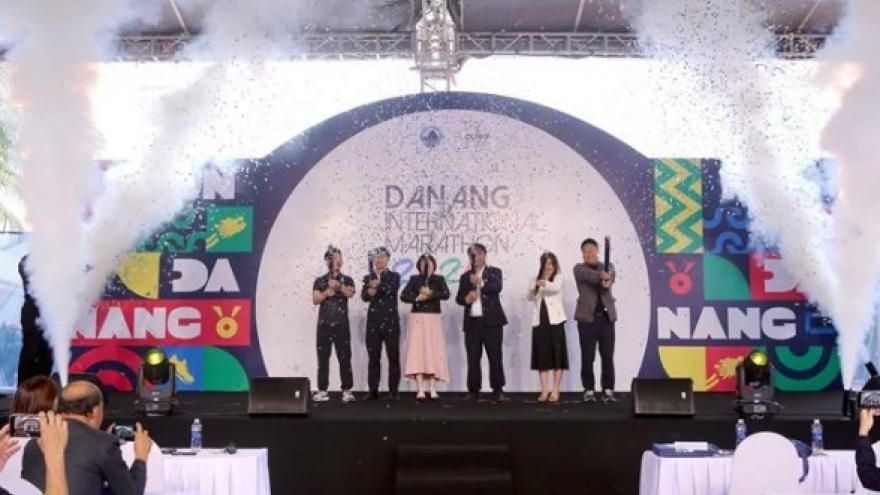 Over 7,000 runners compete in Da Nang int’l marathon