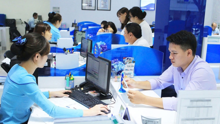 Lãi suất cho vay giảm, doanh nghiệp vẫn khó tiếp cận vốn