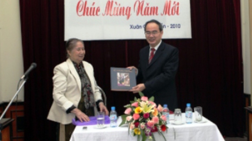 Chúc Tết các văn nghệ sĩ, trí thức