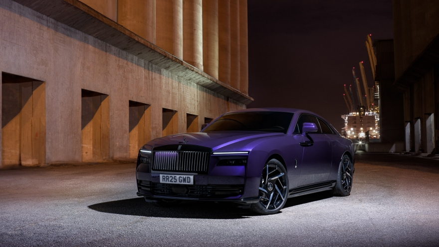 Rolls-Royce Spectre phiên bản Black Badge có giá 20,6 tỷ đồng tại Việt Nam