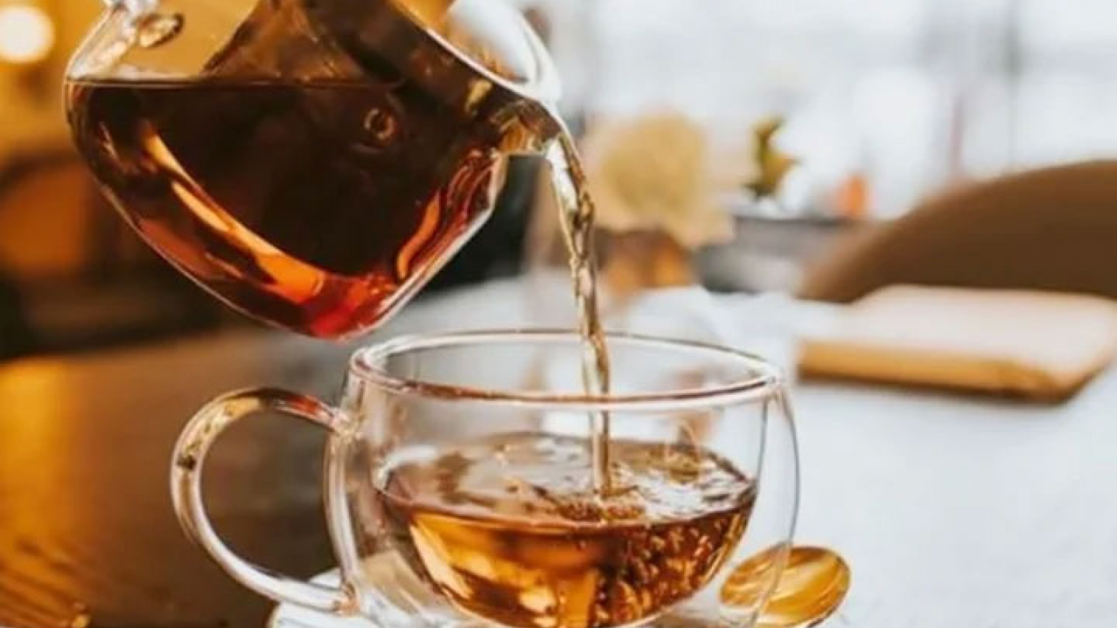 Mẹo pha trà để loại bỏ kim loại nặng trong nước uống