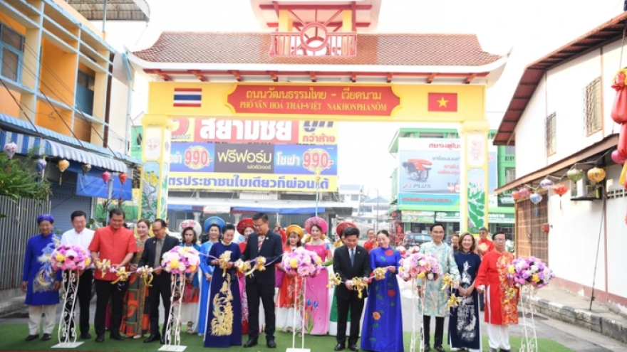 Thai-Vietnamese cultural food street launched in Nakhon Phanom