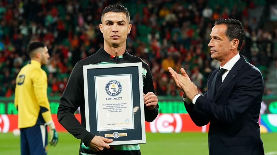 Ronaldo nhận kỷ lục Guinness lần thứ 4