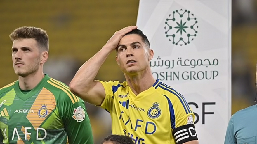 Hành động bất ngờ của Ronaldo với CĐV trong ngày Al Nassr không thắng