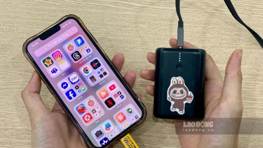Vietnamese airlines tighten regulations on power banks over explosion fears