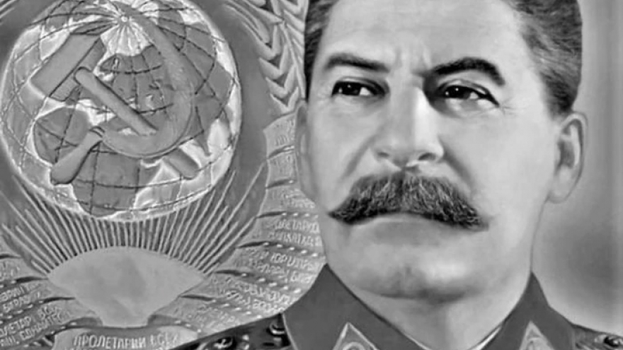 Tại sao Stalin từng muốn tát cạn biển Caspi?