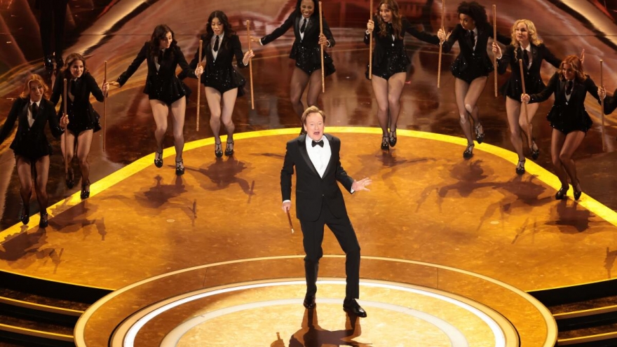 Danh hài huyền thoại Conan O'Brien được trả bao nhiêu tiền khi dẫn Oscar 2025?