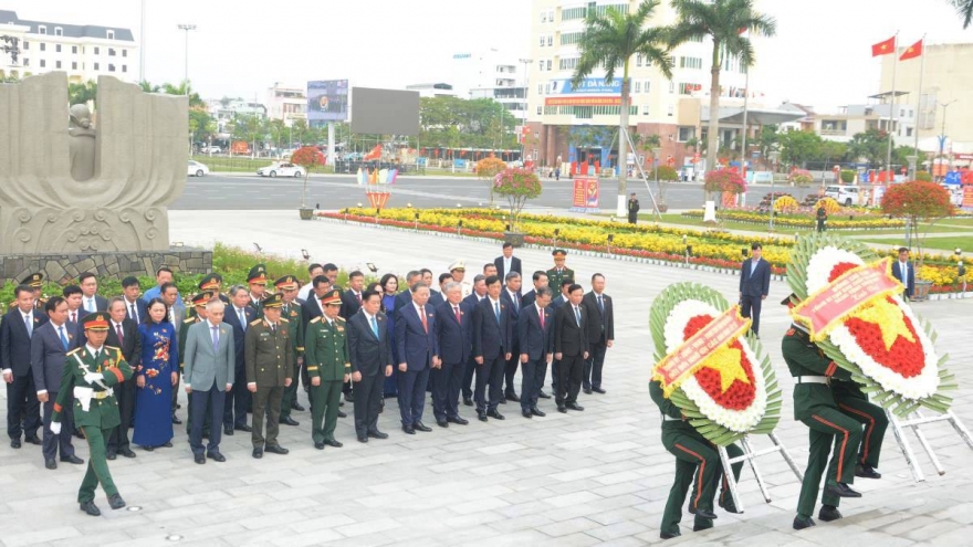 Tổng Bí thư Tô Lâm dâng hương tưởng niệm các Anh hùng liệt sĩ tại Đà Nẵng