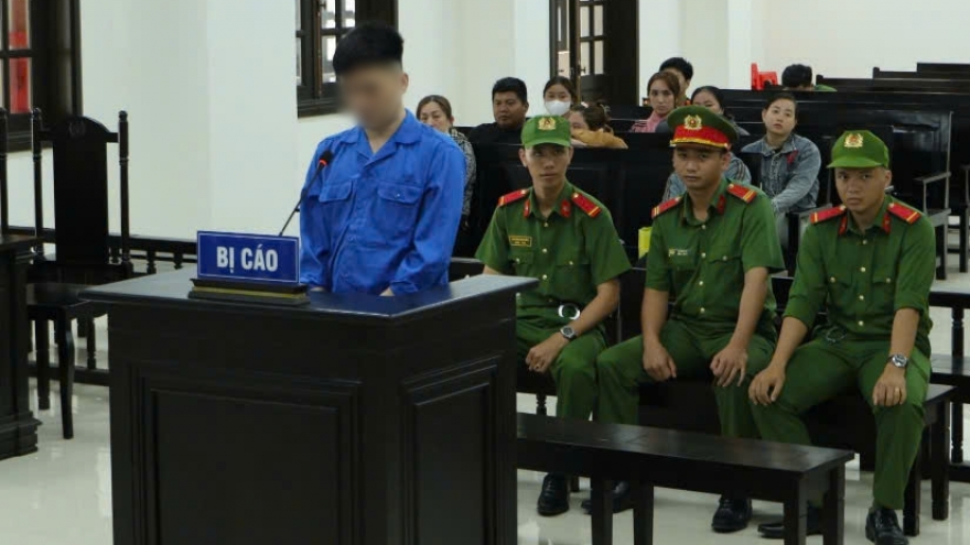 Chém chủ nợ suýt chết, thanh niên lãnh án 9 năm tù