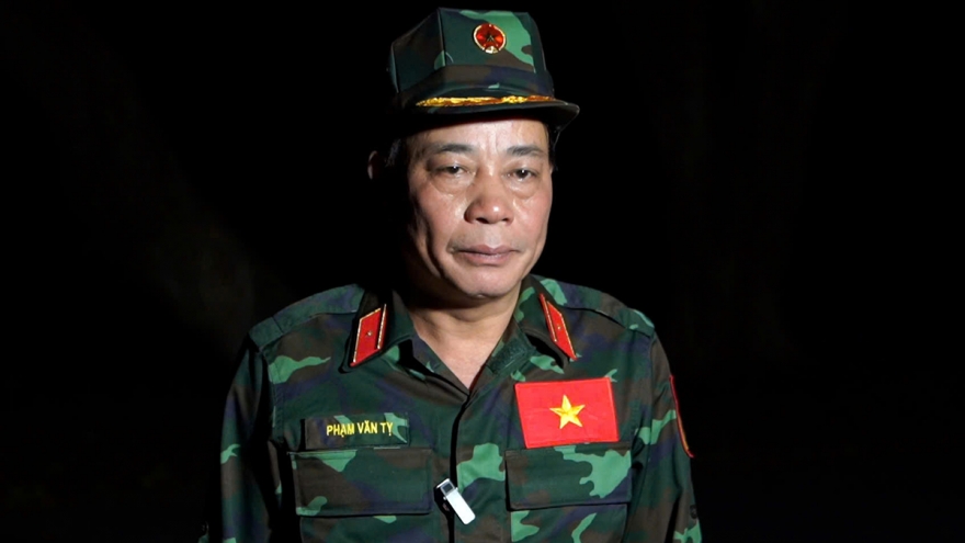 Lực lượng cứu hộ Việt Nam di chuyển đến khu vực tâm chấn ở Myanmar