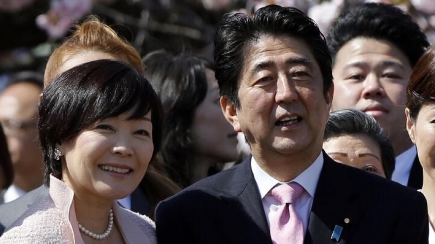 Xe chở Thủ tướng Nhật Bản Abe bị đâm liên hoàn