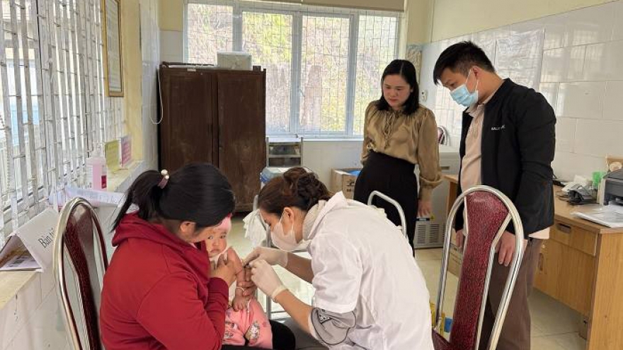 Bắc Kạn, Cao Bằng: Đảm bảo hoàn thành tiêm vaccine sởi trước 31/3