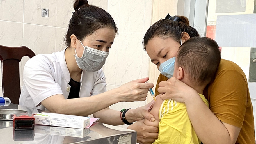 Bộ Y tế đề nghị các tỉnh, thành phố bổ đảm bảo kinh phí tiêm vaccine sởi