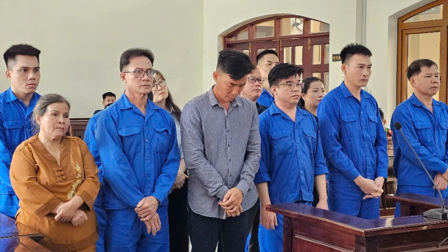 Đồng Nai mở phiên tòa xét xử 12 bị cáo vụ "bảo kê" xe quá tải