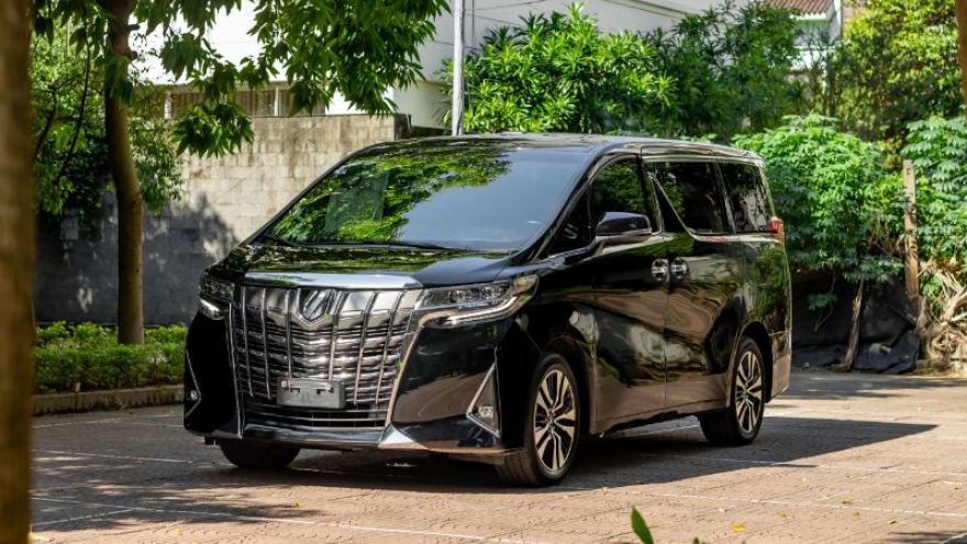 Toyota Việt Nam triệu hồi Alphard để thay nắp ca-pô