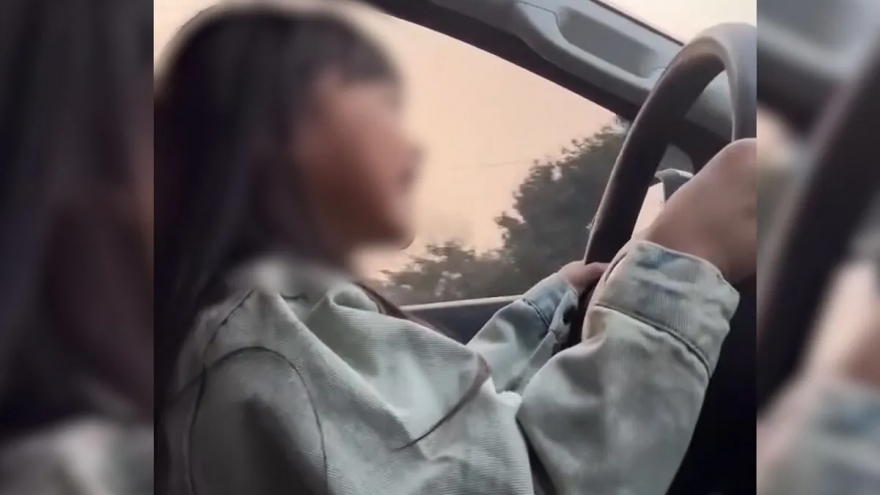 Bị phạt hàng chục triệu đồng vì cho con 6 tuổi lái ô tô