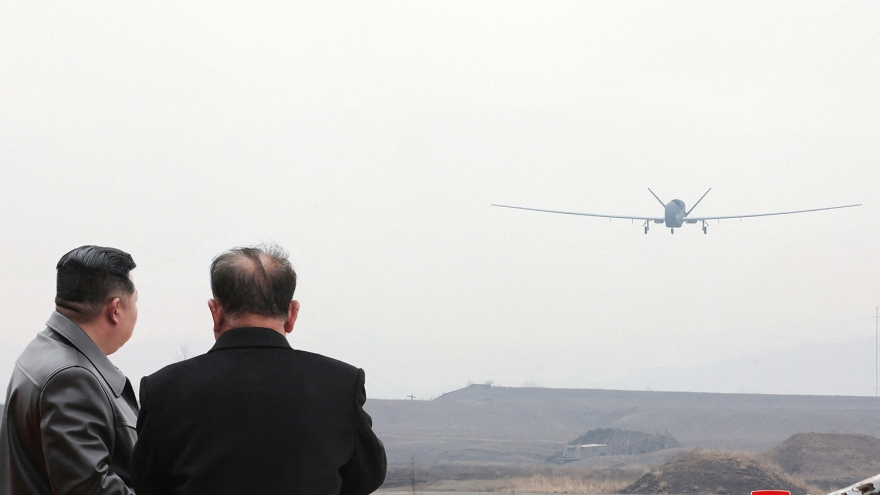 Ông Kim Jong Un giám sát thử nghiệm UAV tích hợp AI của Triều Tiên