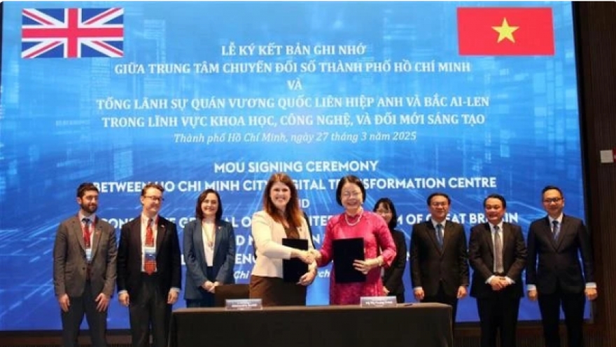 HCM City, UK strengthen partnership in digital transformation, innovation