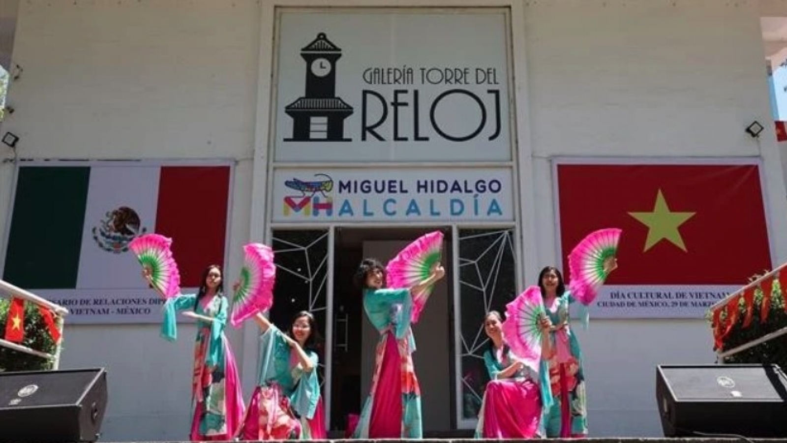 Vietnamese cultural values introduced to international friends in Mexico