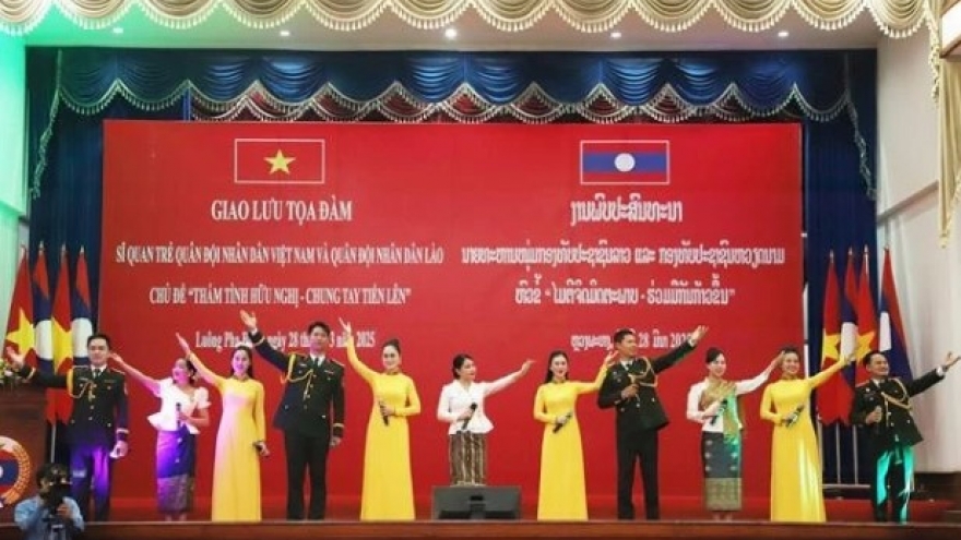 Young military officers of Vietnam, Laos promote solidarity