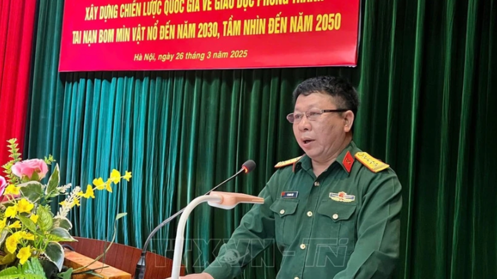 Vietnam to build strategy for education on bomb, mine accident prevention