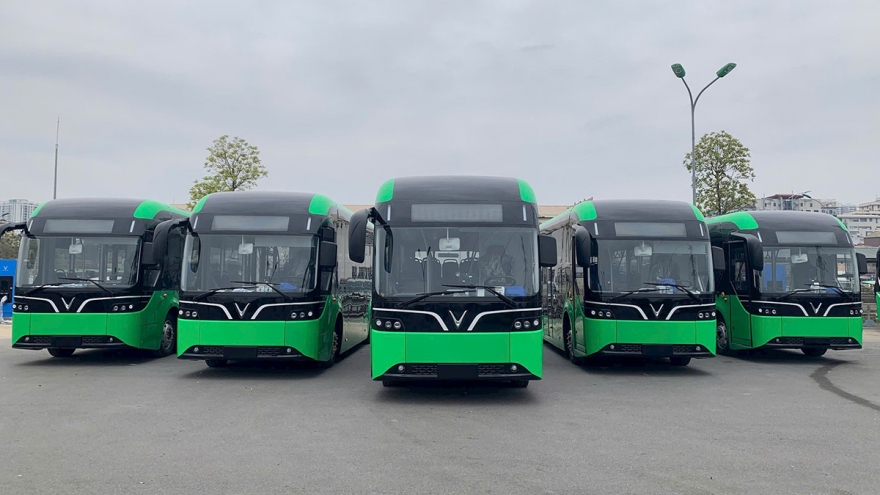 Hà Nội chuyển 100% xe buýt sang sử dụng năng lượng xanh chậm nhất là năm 2030