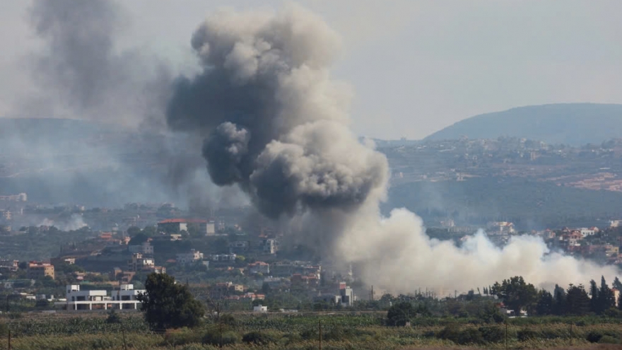 Israel tiếp tục không kích vào Syria và Lebanon