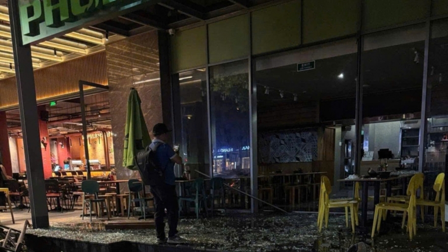 Nổ quán phở ở TPHCM, cửa kính bể nát văng tung tóe