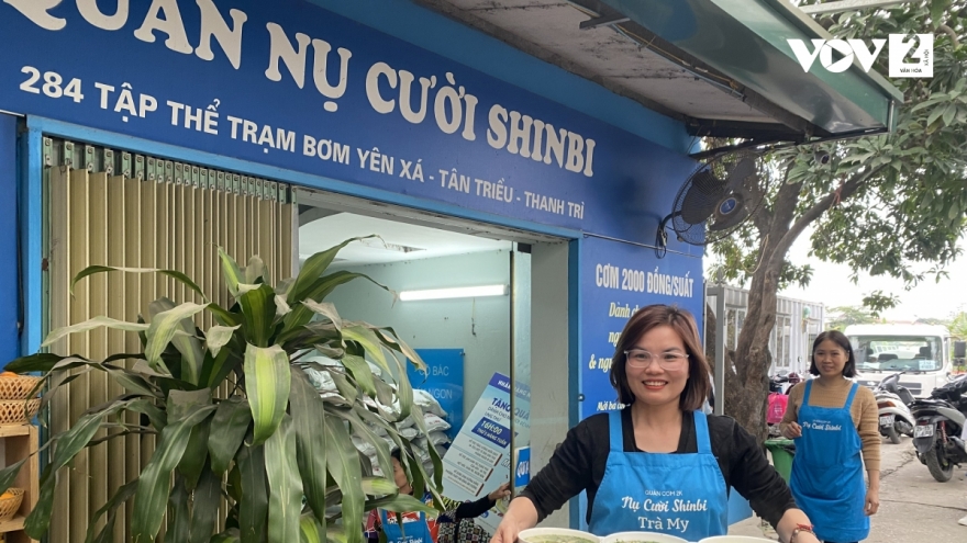 Quán cơm 2.000 đồng ở Hà Nội: Ấm lòng người bệnh và lao động nghèo