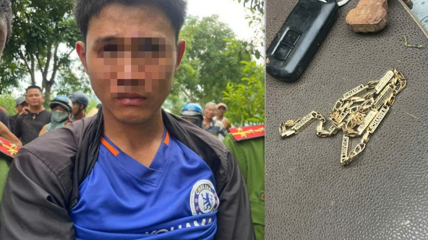 Người dân tóm gọn tên cướp giao nộp cho công an